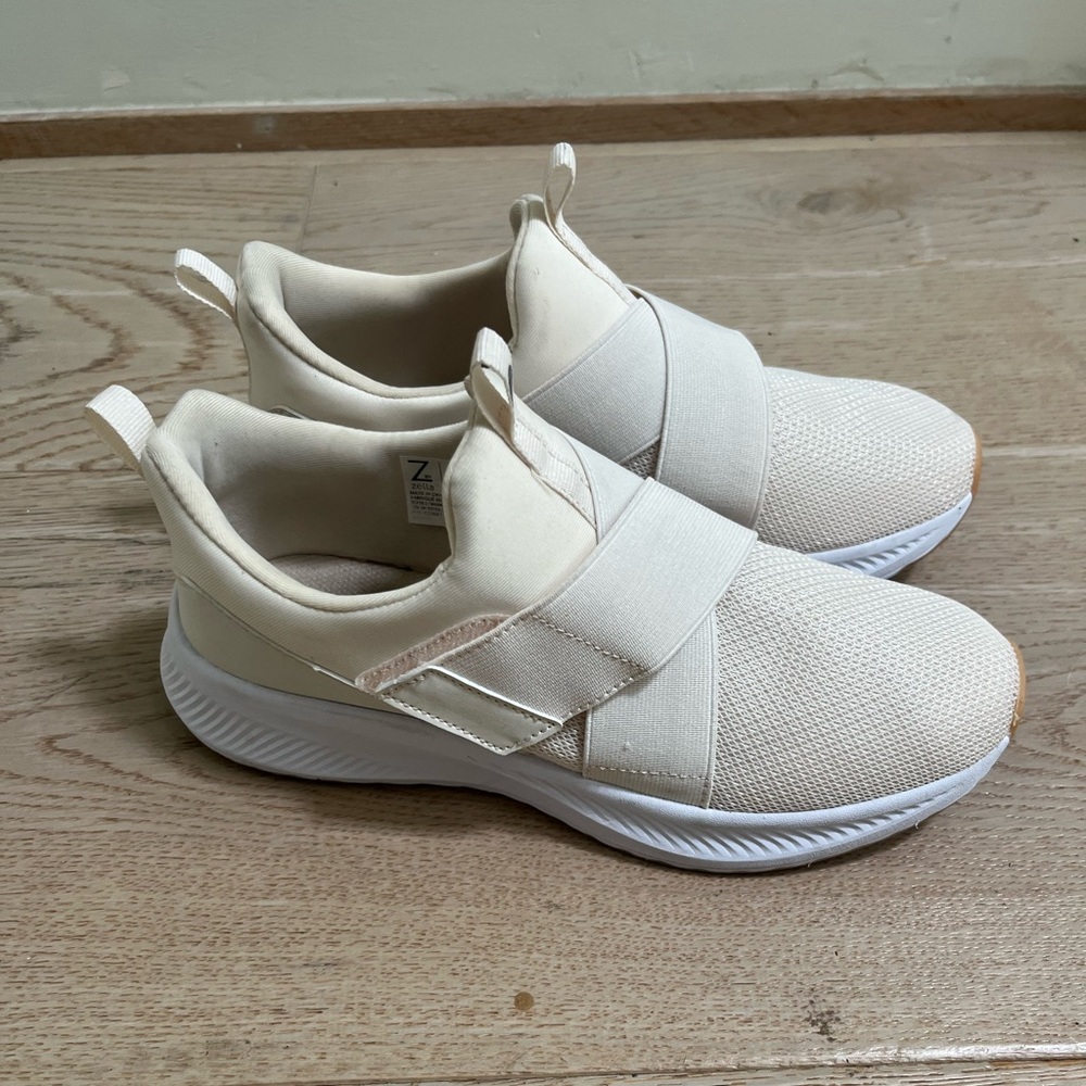 New Zella cream running shoes size 7